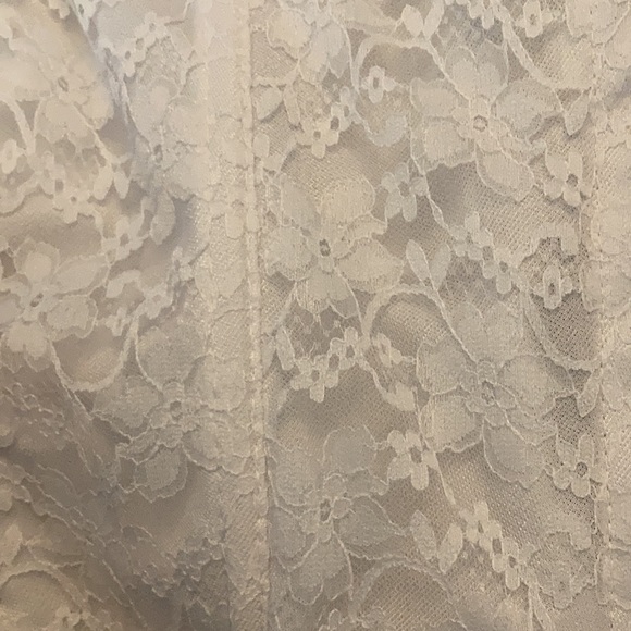 White corset - Picture 2 of 7